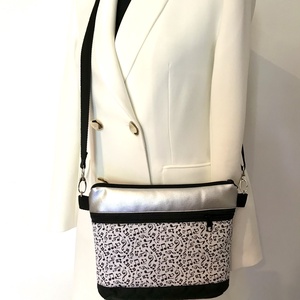 Készleten! Hangjegy mintás crossbody - táska & tok - kézitáska & válltáska - vállon átvethető táska - Meska.hu