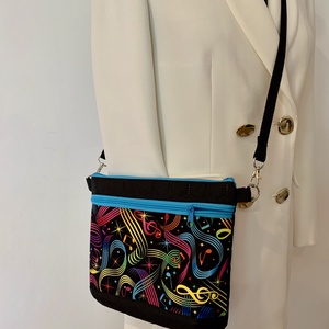 Készleten! Dallamok szárnyán- crossbody/ válltáska/ keresztpántos táska/ oldaltáska - táska & tok - kézitáska & válltáska - vállon átvethető táska - Meska.hu
