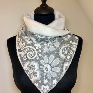  Sál, körsál szürke-fehér csipke mintás  - Meska.hu