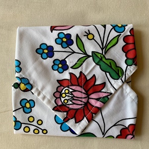 Kiárusítás! Szív mintás textil újraszalvéta - tépőzáras újraszalvéta - vízhatlan újraszalvéta  - táska & tok - uzsonna- & ebéd tartó - szendvics csomagoló - Meska.hu