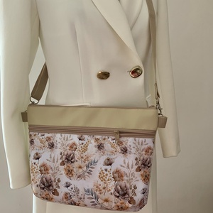 Beige-virág mintás crossbody / válltáska/ keresztpántos táska/ oldaltáska - táska & tok - kézitáska & válltáska - vállon átvethető táska - Meska.hu