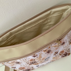 Beige-virág mintás crossbody / válltáska/ keresztpántos táska/ oldaltáska - táska & tok - kézitáska & válltáska - vállon átvethető táska - Meska.hu
