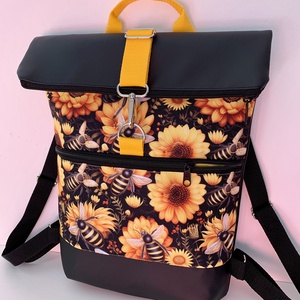 Rolltop Méhecske-napraforgó mintás Vízálló-Hátizsák-Hátitáska - táska & tok - hátizsák - roll top hátizsák - Meska.hu