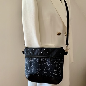  Vállon átvethető táska-cross body-Rajzolt macskák - táska & tok - kézitáska & válltáska - vállon átvethető táska - Meska.hu
