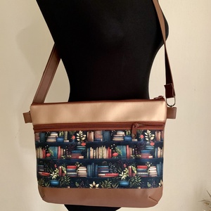 Vállon átvethető táska-cross body-Könyv mintás  - táska & tok - kézitáska & válltáska - vállon átvethető táska - Meska.hu