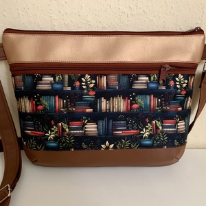 Vállon átvethető táska-cross body-Könyv mintás  - táska & tok - kézitáska & válltáska - vállon átvethető táska - Meska.hu