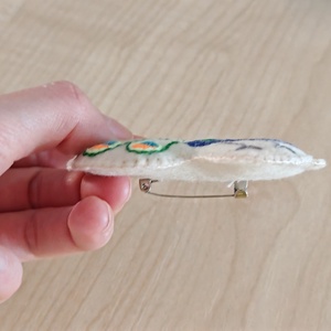 Páva kitűző - ékszer - kitűző és bross - Meska.hu