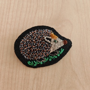 Süni kitűző, Ékszer, Kitűző és Bross, Hímzés, Varrás, MESKA