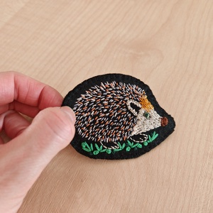 Süni kitűző - ékszer - kitűző és bross - Meska.hu