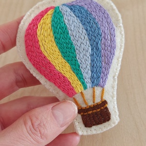 Hőlégballon kitűző - Meska.hu