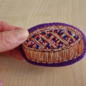 Pite kitűző - ékszer - kitűző és bross - Meska.hu