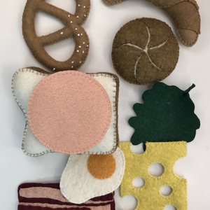 terülj, terülj asztalkám! (kiflivel, zsemlével) - játék & sport - szerepjáték - Meska.hu