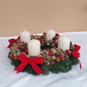 Adventi koszorú fehér színű gyertyákkal, Karácsony, Adventi díszek, Adventi koszorú, Virágkötés, MESKA