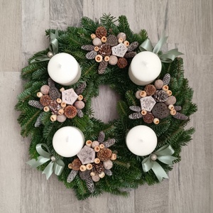 Adventi koszorú fehér színű gyertyákkal - Meska.hu