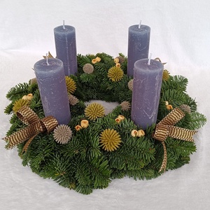 Élőfenyő adventi koszorú kék színű gyertyákkal, Karácsony, Adventi díszek, Adventi koszorú, Virágkötés, MESKA