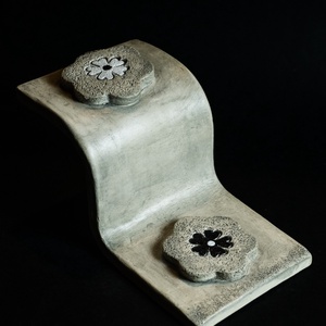 Kerámia gyertyatartó fekete és fehér virágos, Karácsony, Karácsonyi lakásdekoráció, Ünnepi asztaldekoráció, Agyagozás, Kerámia, MESKA