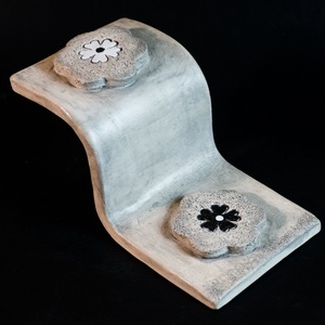 Kerámia gyertyatartó fekete és fehér virágos - karácsony - karácsonyi lakásdekoráció - ünnepi asztaldekoráció - Meska.hu