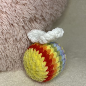 Horgolt plüss szivárvány méhecske � - játék & sport - plüssállat & játékfigura - méhecske - Meska.hu