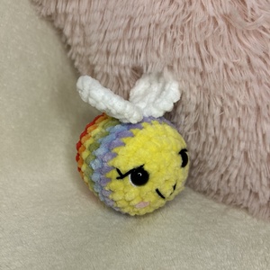 Horgolt plüss szivárvány méhecske � - játék & sport - plüssállat & játékfigura - méhecske - Meska.hu