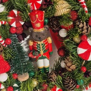 Karácsonyi macis diótörős kopogtató - karácsony - karácsonyi lakásdekoráció - karácsonyi ajtódíszek - Meska.hu