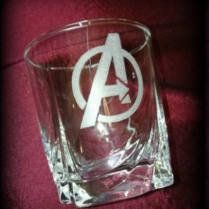 Gravírozott whiskys pohár- Avengers, Marvel - otthon & életmód - konyhafelszerelés, tálalás - tálalás - pohár - Meska.hu