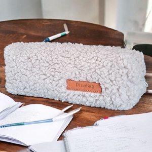 Puha plüss tolltartó, Otthon & Életmód, Papír, írószer, Tolltartó & Ceruzatekercs, Varrás, MESKA