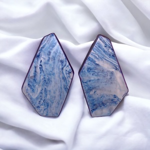 Kék márványmintás bedugós fülbevaló - Meska.hu