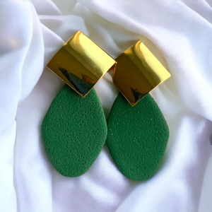 Elegáns zöld és arany bedugós fülbevaló - Meska.hu