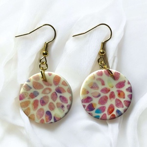 356. Sárgás-kékes-lilás színes virágszirmok kombinációja fülbevaló, Ékszer, Fülbevaló, Lógó fülbevaló, Ékszerkészítés, Gyurma, MESKA