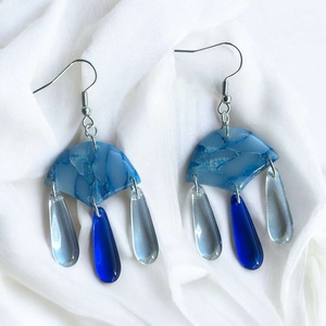 389. Különleges formájú kristályszerű fülbevaló, Ékszer, Fülbevaló, Lógó fülbevaló, Gyurma, MESKA