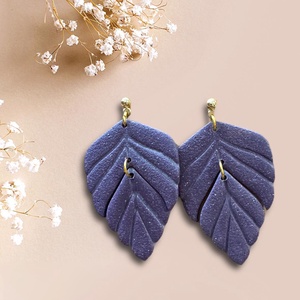 423. Sötétbordó levélalakú kétrészes elegáns matt fülbevaló - Meska.hu