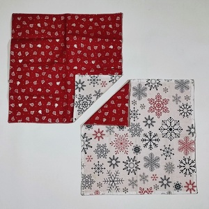 Kétoldalas karácsonyi szalvéta: fehér-ezüst -piros/ 2 db - karácsony - karácsonyi lakásdekoráció - ünnepi asztaldekoráció - Meska.hu