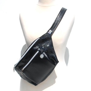 SuziartBag Fekete kígyómintás övtáska - táska & tok - kézitáska & válltáska - válltáska - Meska.hu