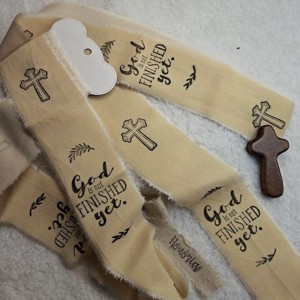 Kézzel festett és bélyegzett, tépett, pamutszalag, Bibliai, igés, felirattal- krém-002, , , MESKA