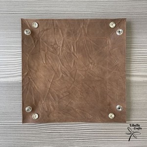 Színes bőr tálca - gyűrt barna - otthon & életmód - dekoráció - asztal és polc dekoráció - dekorációs tál, tartó - Meska.hu