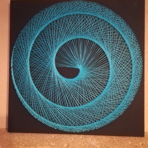Türkiz csiga, 50x50 cm, String art kép - otthon & életmód - dekoráció - fali és függő dekoráció - falra akasztható dekor - Meska.hu