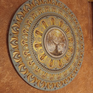 Egyedi mandala, nyomtatott fa középpel, világosbarna alapra festve sárga és barna árnyalatokkal festve  - otthon & életmód - dekoráció - spiritualitás - mandala - Meska.hu