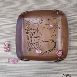 Sárkány mintás kockadobó tálca - 1 - játék & sport - szerepjáték - Meska.hu