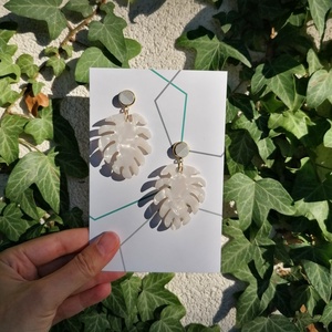 MONSTERA beton+akril fülbevaló - fehér, Ékszer, Fülbevaló, Csillár fülbevaló, Ékszerkészítés, Festett tárgyak, MESKA