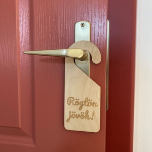 Rögtön jövök! ajtókilincs tábla - Meska.hu