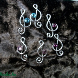 Violinkulcsos fülbevaló  - ékszer - fülbevaló - pötty fülbevaló - Meska.hu