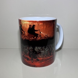 Stranger Things bögre, Otthon & Életmód, Konyhafelszerelés, tálalás, Tálalás, Bögre & Csésze, Fotó, grafika, rajz, illusztráció, Kerámia bögre. Mosogatógépbe és mikróba betehető., MESKA