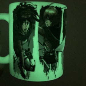 Attack on Titan Sötétben világít - otthon & életmód - konyhafelszerelés, tálalás - tálalás - bögre & csésze - Meska.hu