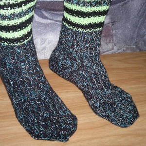 Kézzel kötött vastag zokni 42-43 méretben. -  - Meska.hu