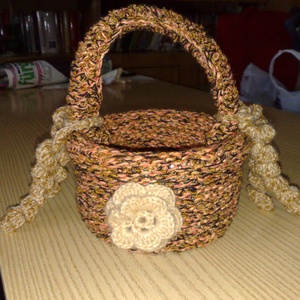 Horgolt kosárka. 13x9cm. - otthon & életmód - dekoráció - asztal és polc dekoráció - asztaldísz - Meska.hu