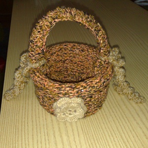 Horgolt kosárka. 13x9cm. - otthon & életmód - dekoráció - asztal és polc dekoráció - asztaldísz - Meska.hu