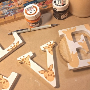 Zsiráfos dekorbetű - baba - mama - babaszoba dekoráció - babanév dekoráció - Meska.hu