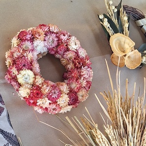 Szalmarózsa koszorú - otthon & életmód - virágdekoráció - virágdíszek - dekor koszorúk, kopogtatók - Meska.hu