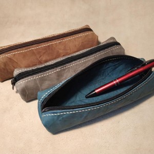 Gyűrt bőrből készült tolltartó - otthon & életmód - papír, írószer - tolltartó & ceruzatekercs - Meska.hu