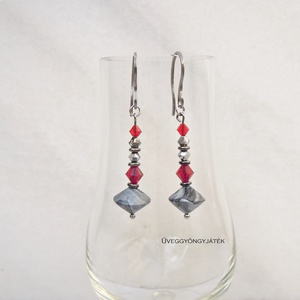 Piros ezüstszürke fülbevaló, Swarovski fülbevaló, lógós fülbevaló - ékszer - fülbevaló - lógó fülbevaló - Meska.hu